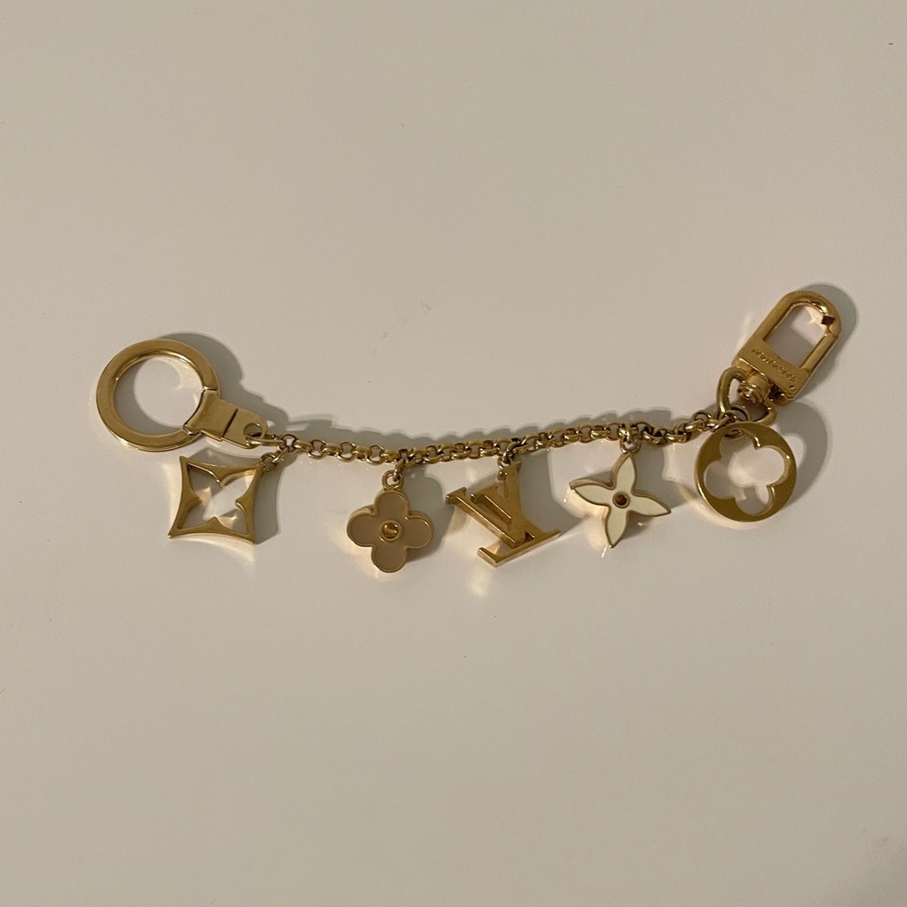 Louis Vuitton Key Chain Gold Fluer